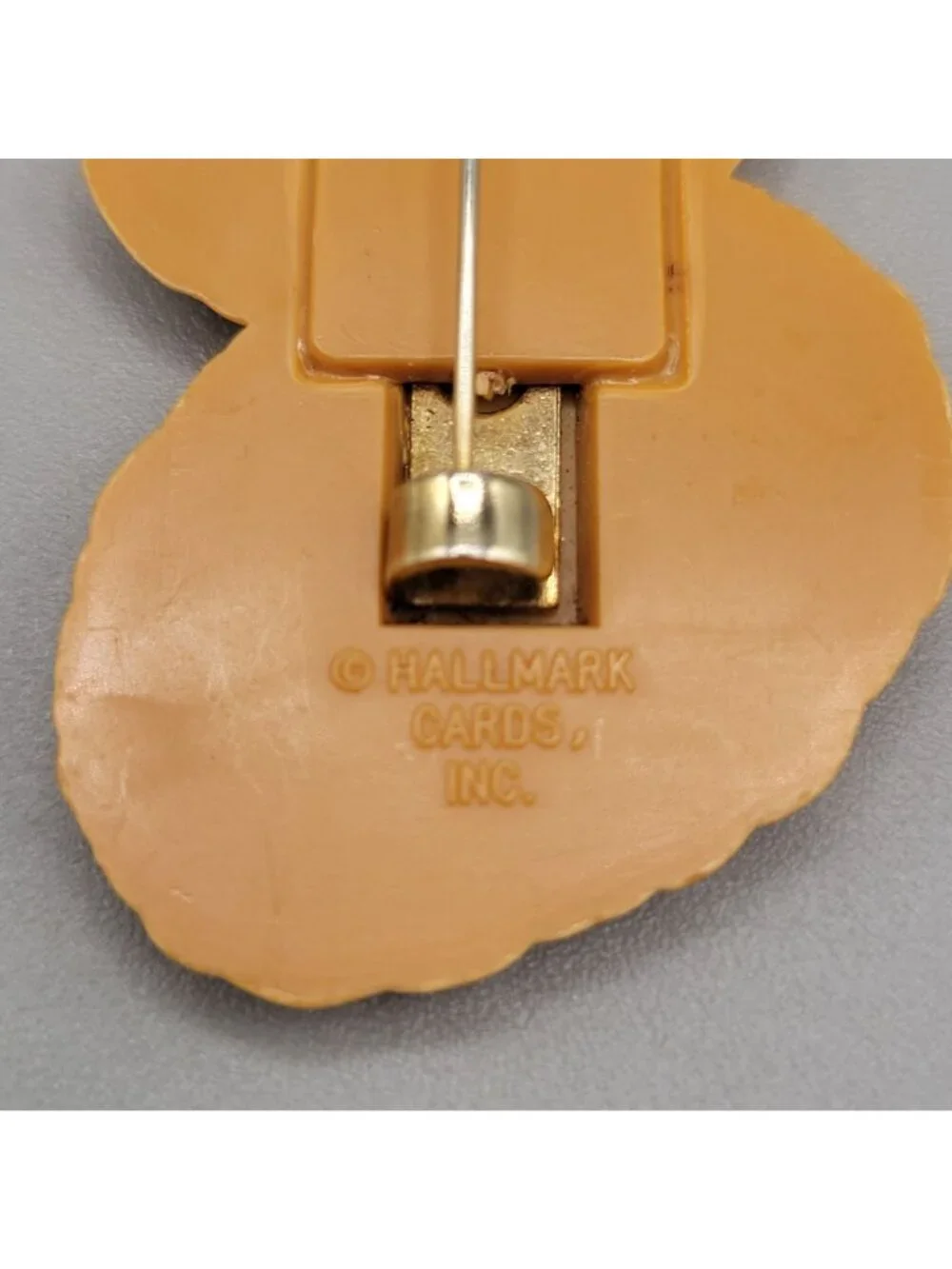 Hallmark clasp 1970 pinback